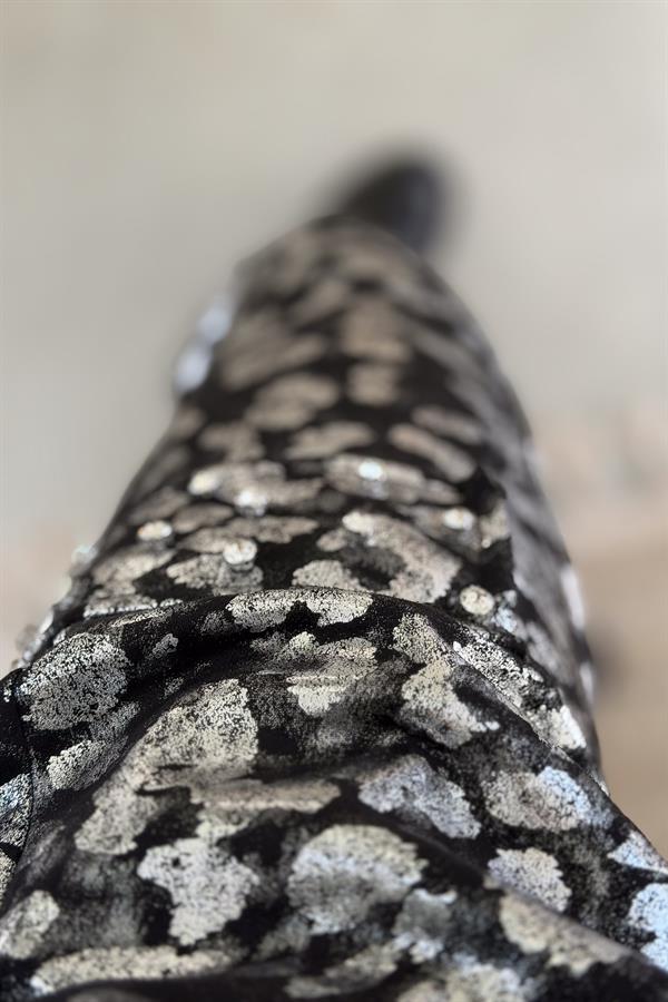 Leopar Desen Zımba Taşlı Kargo Cepli Pantolon Siyah Renk