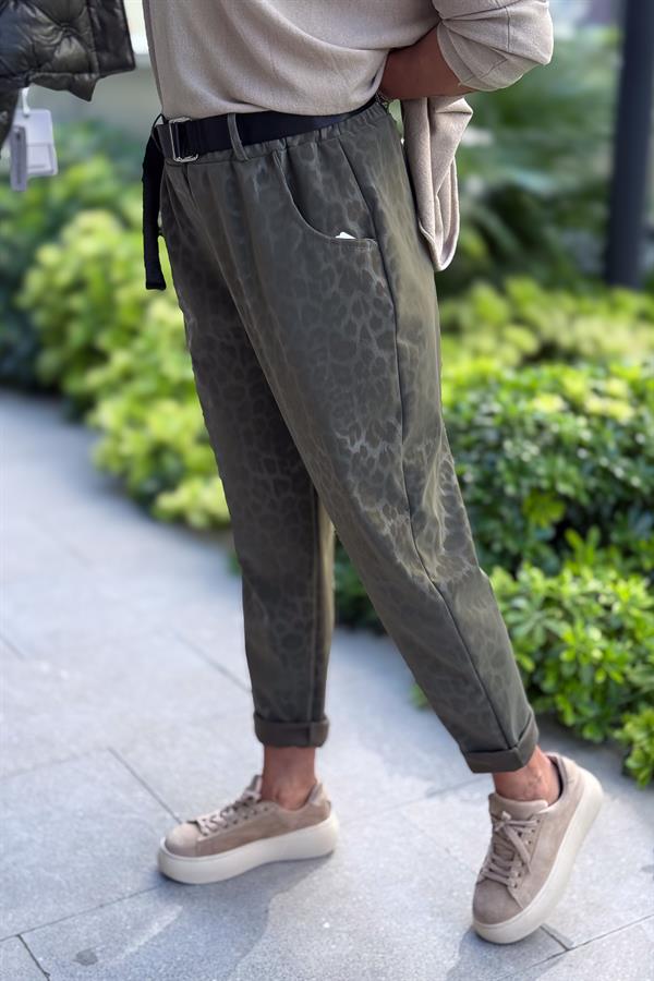 Leopar Desenli Deri Görünümlü Pantolon Haki Renk