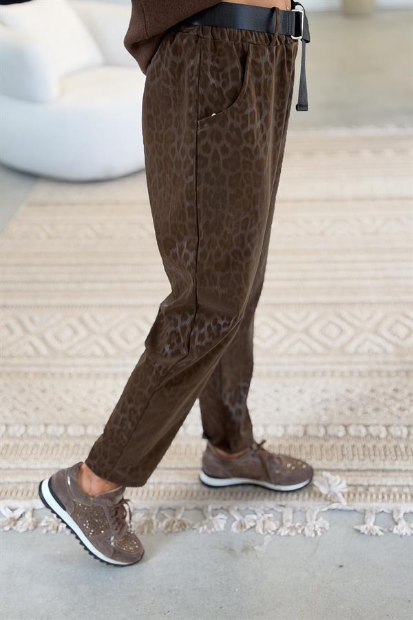 Leopar Desenli Deri Görünümlü Pantolon Kahverengi Renk