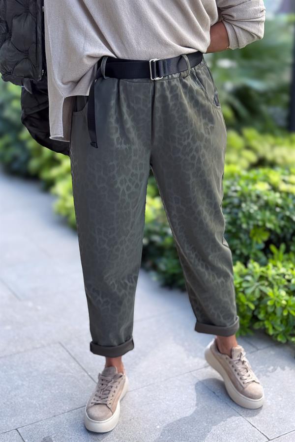 Leopar Desenli Deri Görünümlü Pantolon Haki Renk