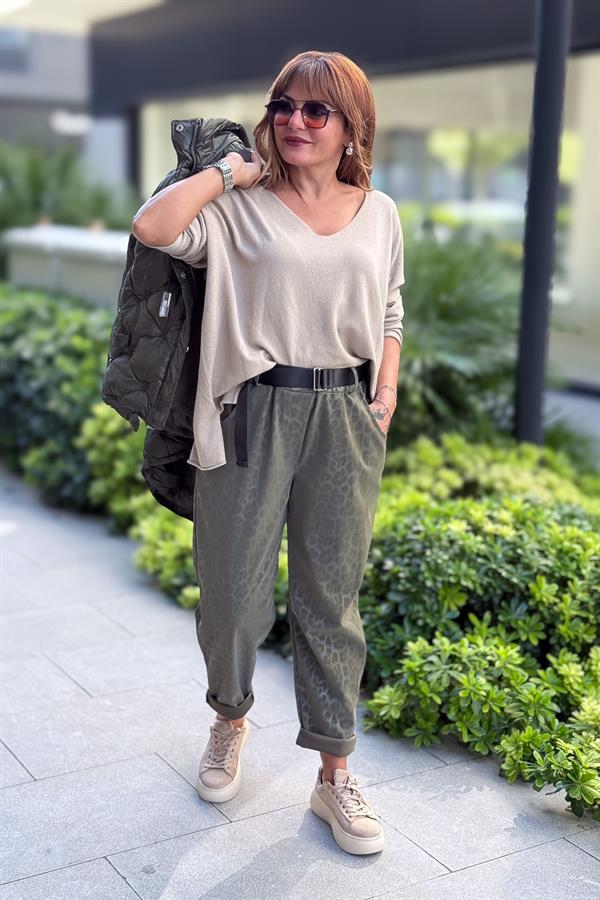 Leopar Desenli Deri Görünümlü Pantolon Haki Renk