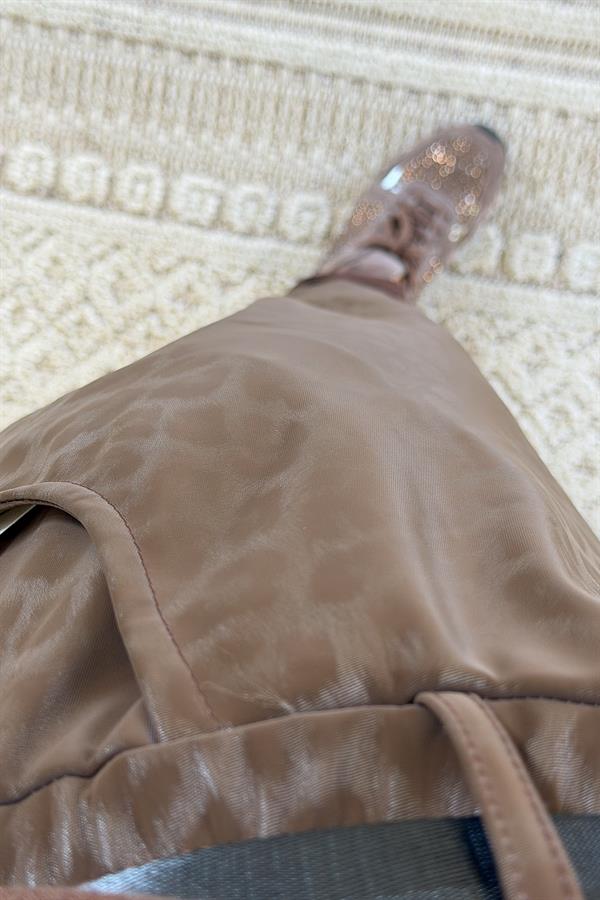 Leopar Desenli Deri Görünümlü Pantolon Kahverengi Renk