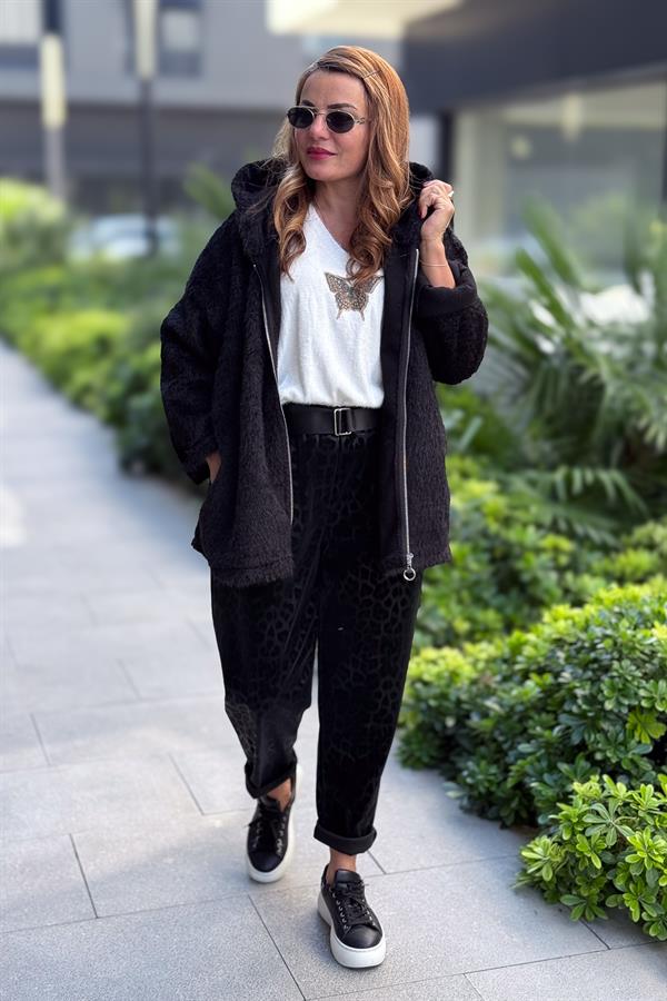 Leopar Desenli Deri Görünümlü Pantolon Siyah Renk