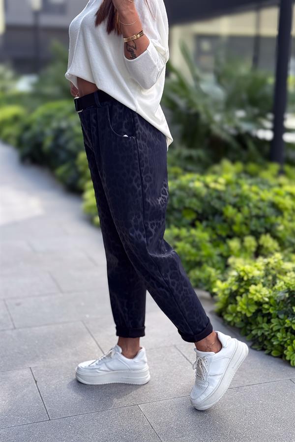 Leopar Desenli Deri Görünümlü Pantolon Lacivert Renk