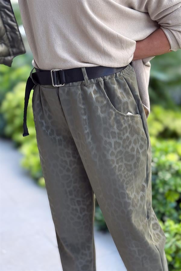 Leopar Desenli Deri Görünümlü Pantolon Haki Renk