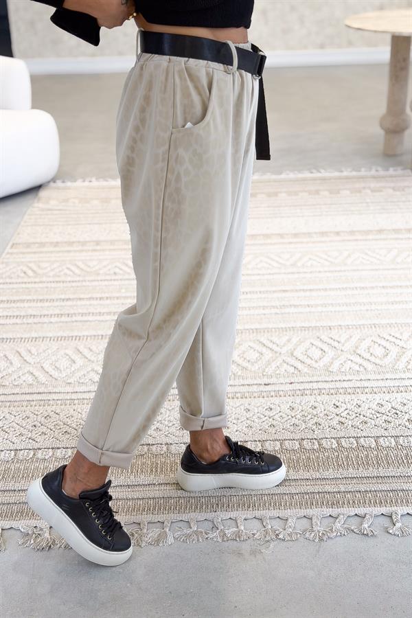 Leopar Desenli Deri Görünümlü Pantolon Bej Renk