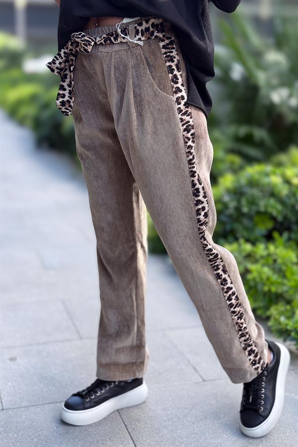 Leopar Kemer Ve Şeritli Pik Detaylı Kadife Pantolon Koyu Bej Renk