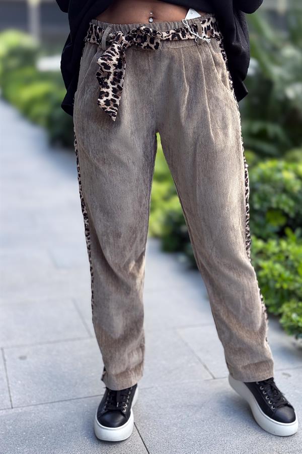 Leopar Kemer Ve Şeritli Pik Detaylı Kadife Pantolon Koyu Bej Renk