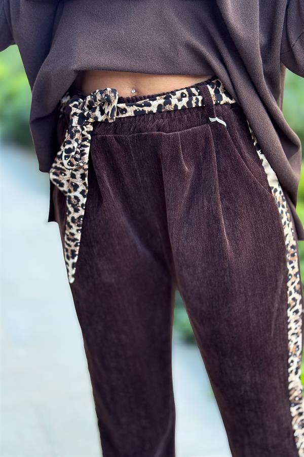 Leopar Kemer Ve Şeritli Pik Detaylı Kadife Pantolon Acı Kahve Renk