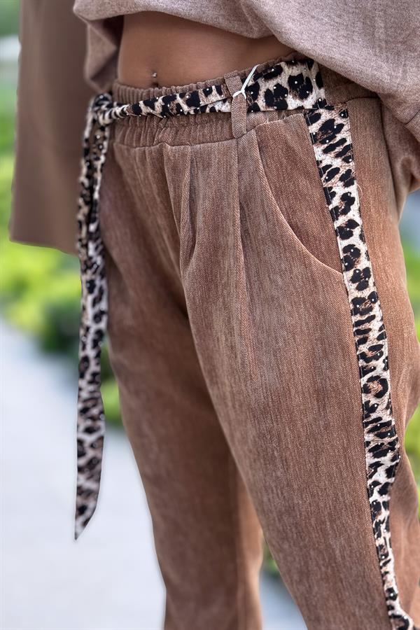 Leopar Kemer Ve Şeritli Pik Detaylı Kadife Pantolon Camel Renk