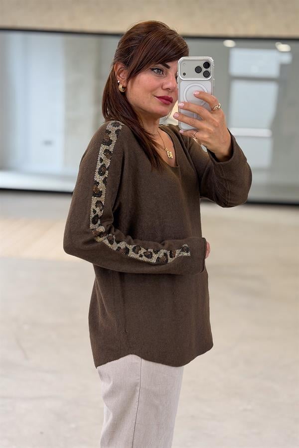 Leopar Taş Şeritli V Yaka Triko Kahverengi Renk