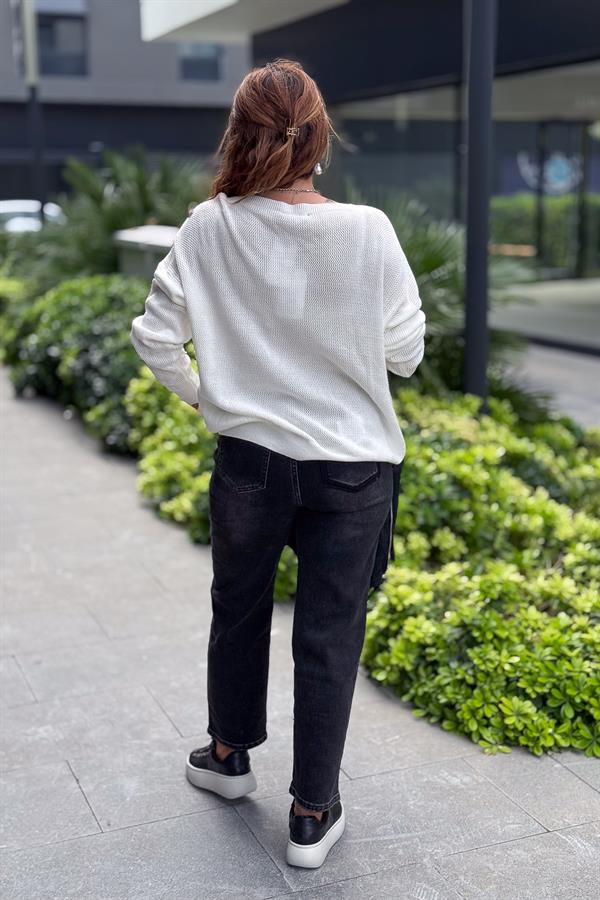 Omuzları Broş Detaylı Petek Dokulu V Yaka Triko Krem Renk