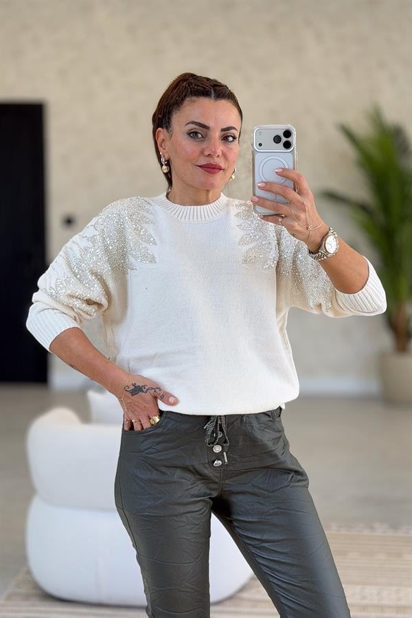 Omuzları Taş Boncuk İşlemeli Premium Kazak Krem Renk