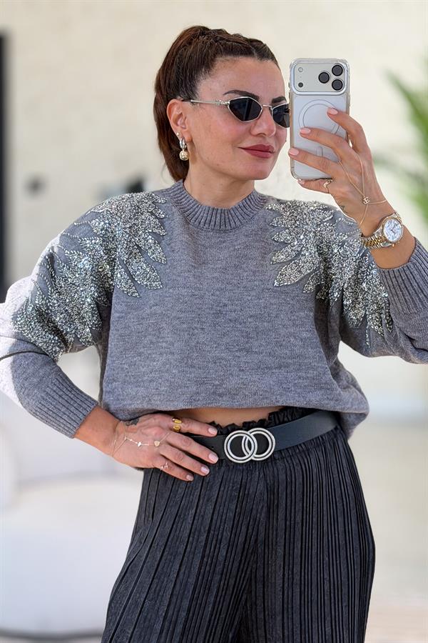 Omuzları Taş Boncuk İşlemeli Premium Kazak Gri Renk