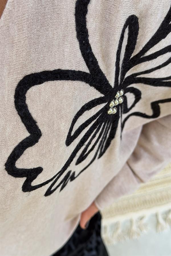 Omzu Çiçek Detaylı Yarasakol V Yaka Triko Bej Renk