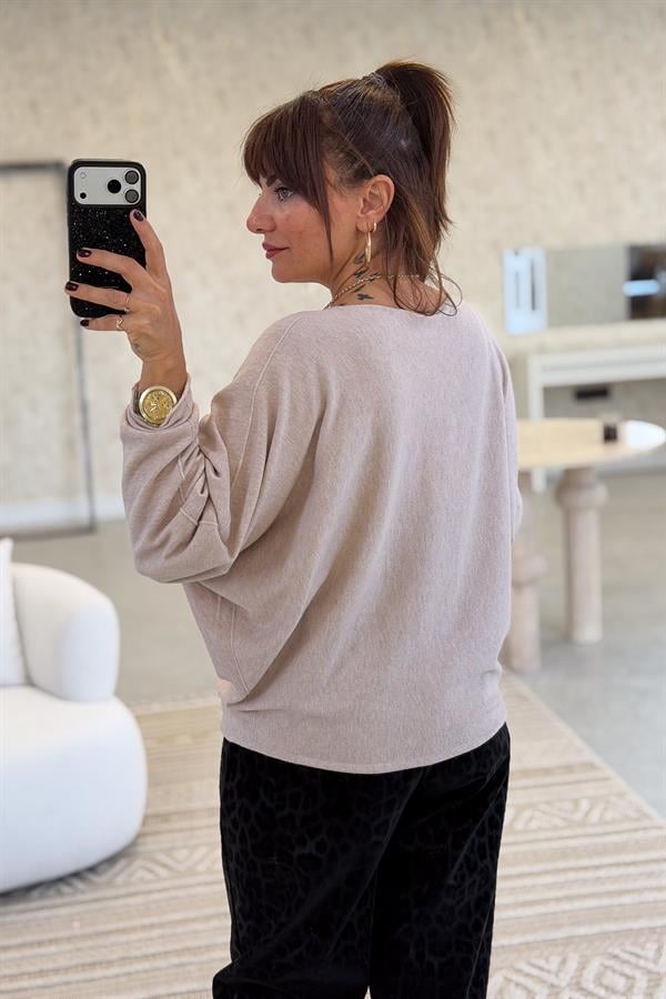 Omzu Çiçek Detaylı Yarasakol V Yaka Triko Bej Renk