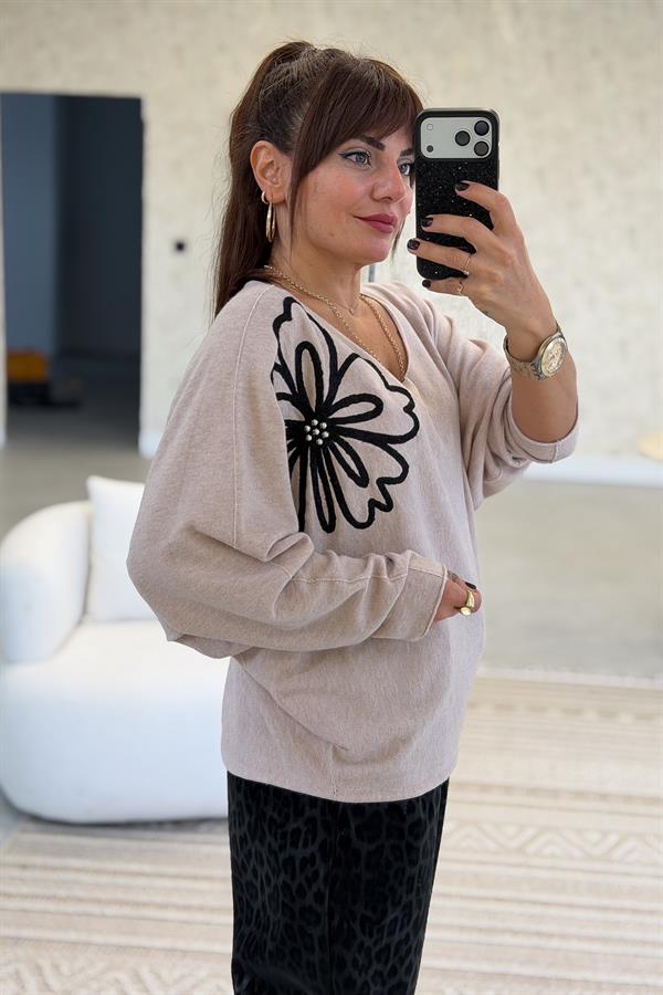 Omzu Çiçek Detaylı Yarasakol V Yaka Triko Bej Renk