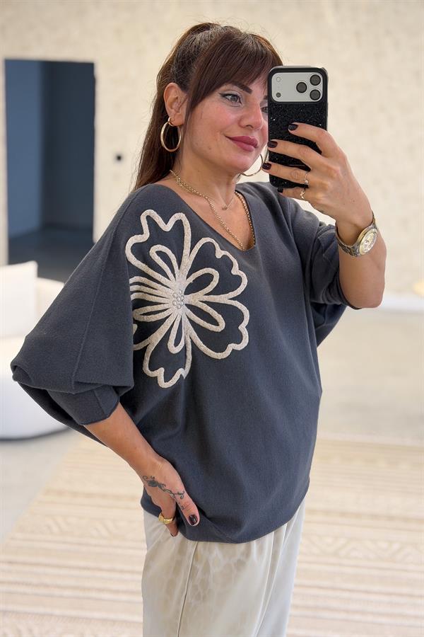 Omzu Çiçek Detaylı Yarasakol V Yaka Triko Antresit Renk