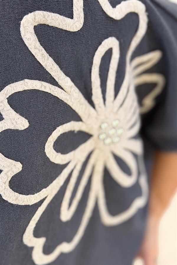 Omzu Çiçek Detaylı Yarasakol V Yaka Triko Antresit Renk