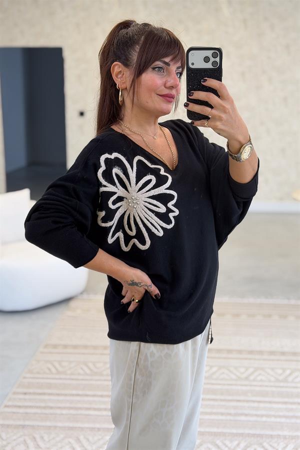 Omzu Çiçek Detaylı Yarasakol V Yaka Triko Siyah Renk