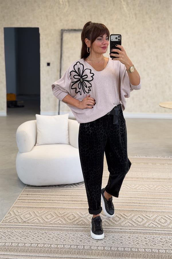 Omzu Çiçek Detaylı Yarasakol V Yaka Triko Bej Renk