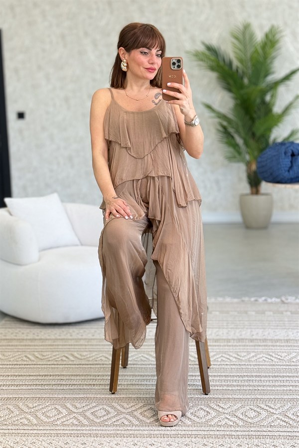 Önü Kısa Arkası Uzun Askılı İpek Bluz Ve İpek Pantolon Takım Camel Renk