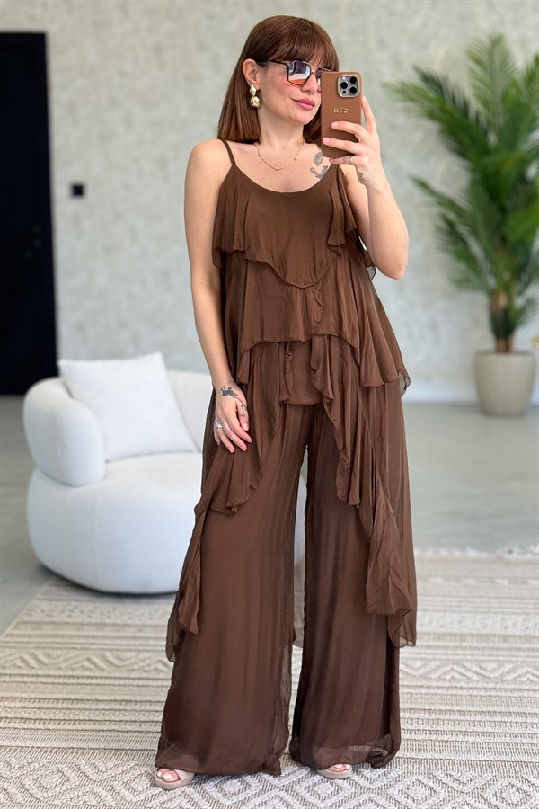 Önü Kısa Arkası Uzun Askılı İpek Bluz Ve İpek Pantolon Takım Kahverengi Renk