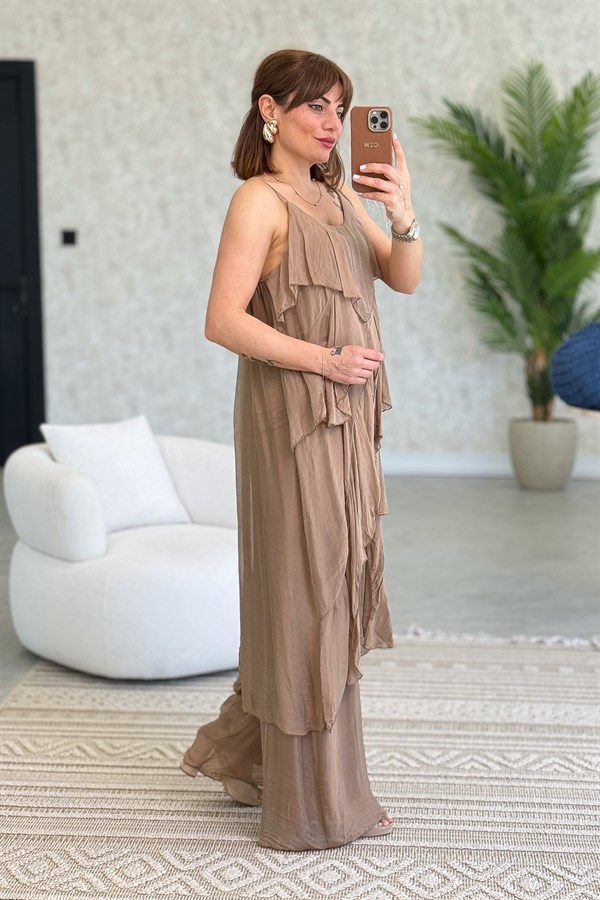 Önü Kısa Arkası Uzun Askılı İpek Bluz Ve İpek Pantolon Takım Camel Renk