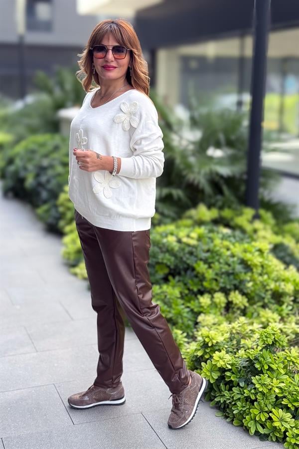 Papatya Kabartmalı V Yaka Triko Beyaz Renk