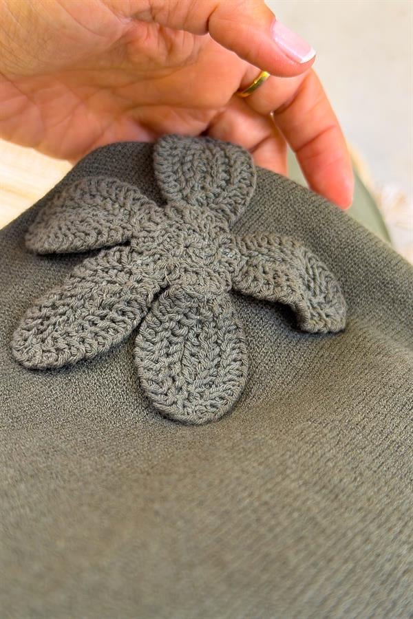 Papatya Kabartmalı V Yaka Triko Haki Renk