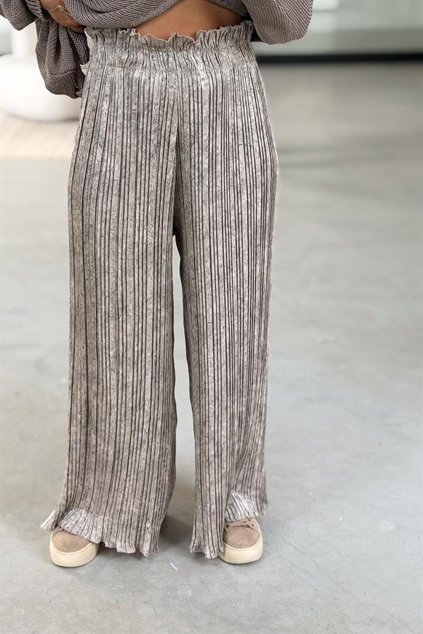 Pileli Damarlı Desen Saten Pantolon Bej Renk