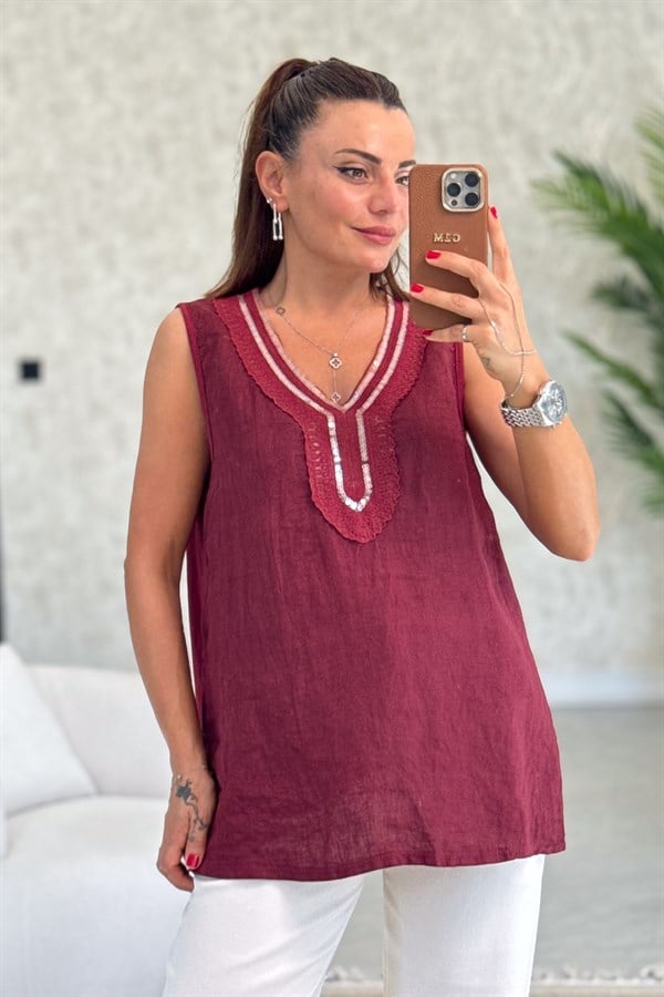 Pul Ve Tül Detaylı V Yaka Kolsuz Önü Keten Arka Pamuklu Bluz Bordo RenkBLUZ