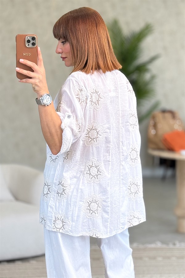 Pullu Çiçek Desenli Gömlek Beyaz Renk