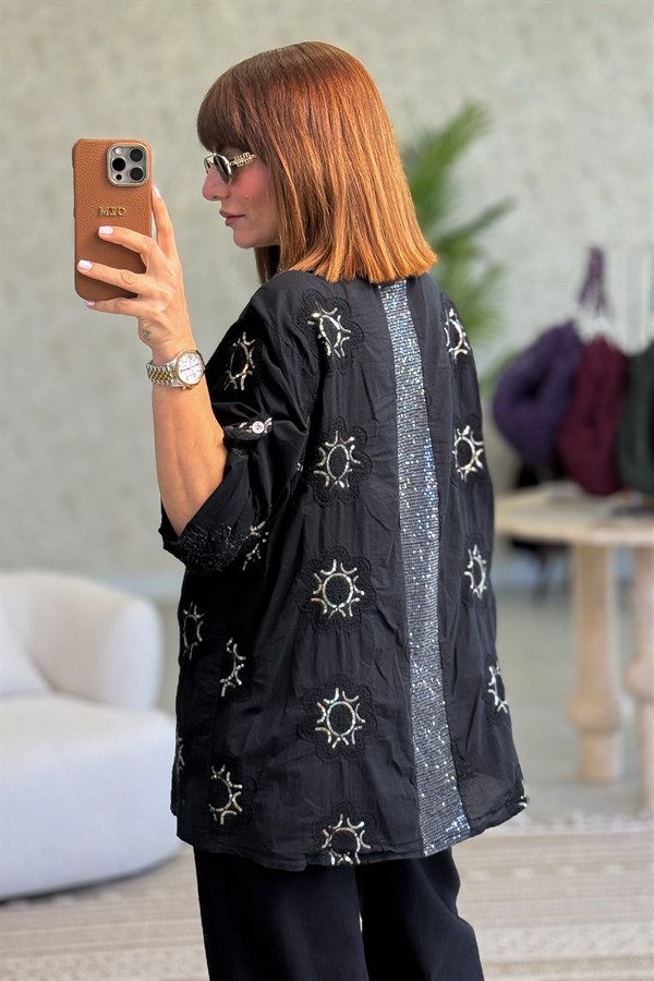 Pullu Çiçek Desenli Gömlek Siyah Renk