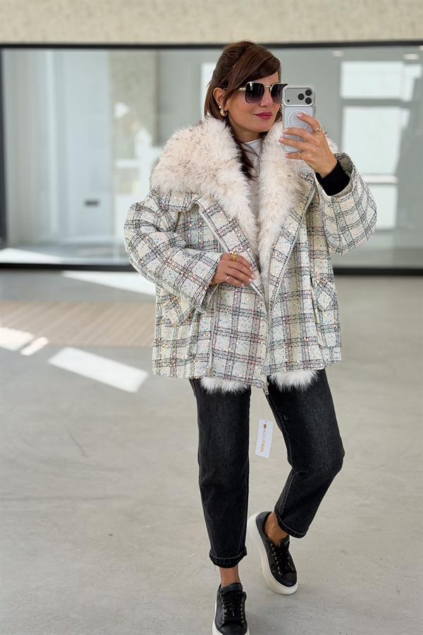 Pullu Ekose Desen Yakası Kürklü Mont Krem Renk