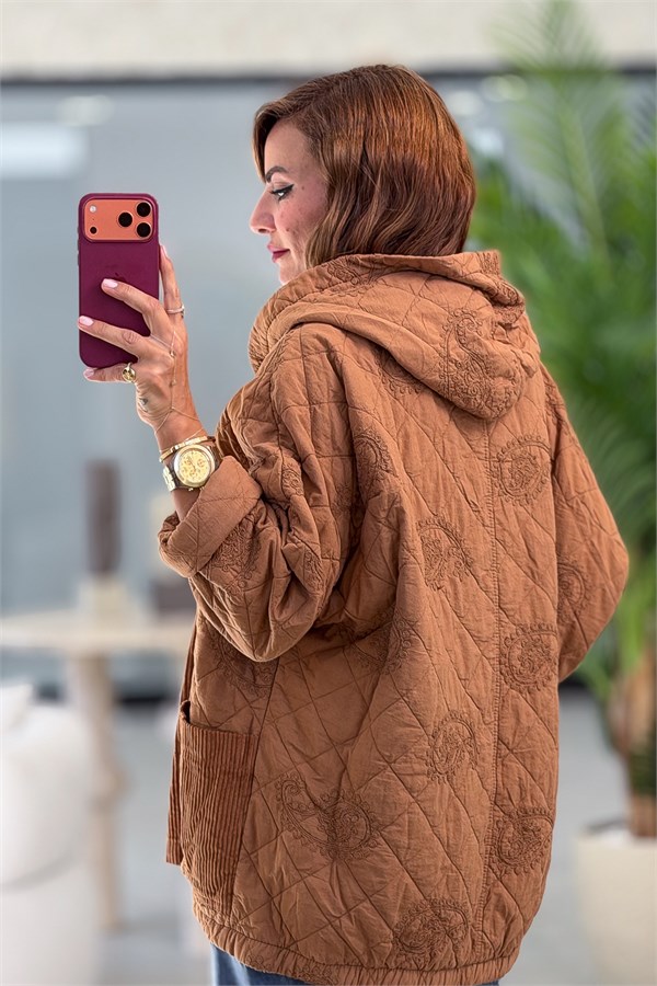 Şal Desen Nakış İşlemeli Kadife Yamalı Kapitone Ceket Camel Renk