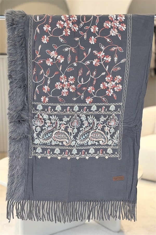 Şal Desen Nakış İşlemeli Kürklü Şal Füme Renk