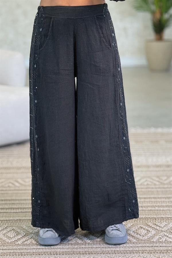 Şerit Pul Ve Çiçek Kabartmalı Gömlekli Alt Üst Keten Takım Antresit Renk