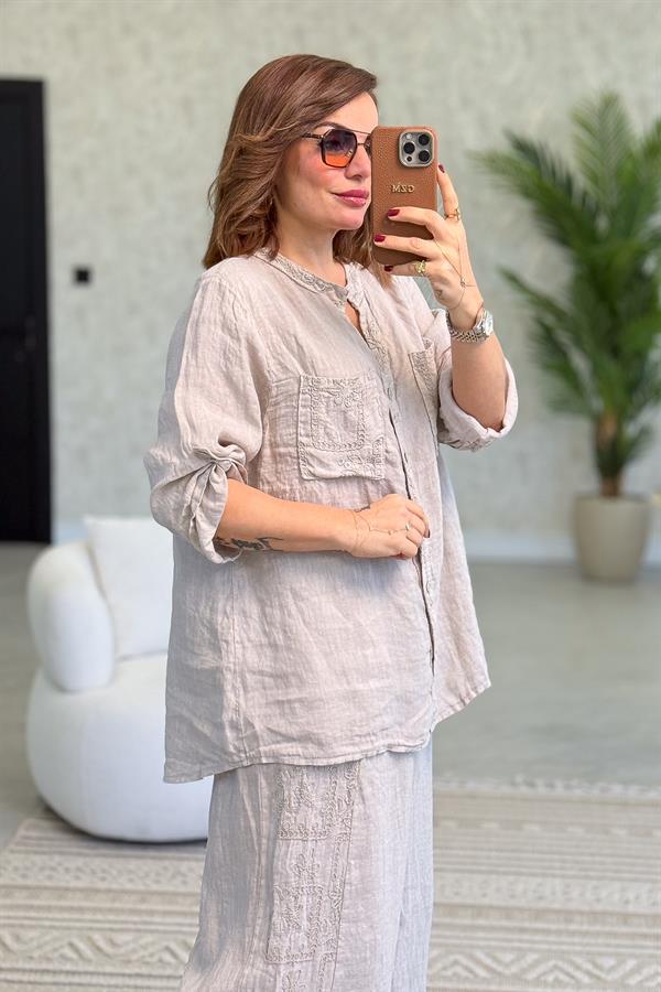 Şerit Pul Ve Çiçek Kabartmalı Gömlekli Alt Üst Keten Takım Bej Renk