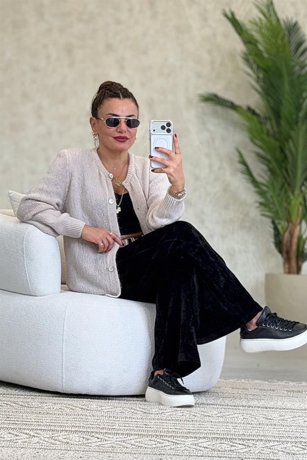 Sıfır Yaka Düğmeli Örme Hırka Bej Renk