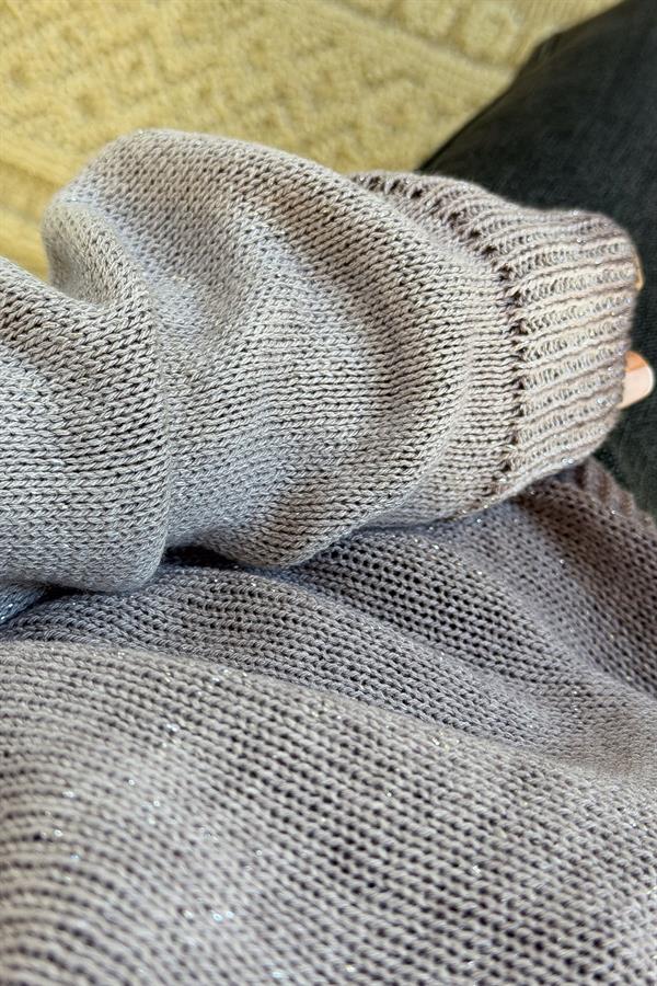 Sırtı Fermuar Detaylı Kayık Yaka Simli Triko Lila Renk