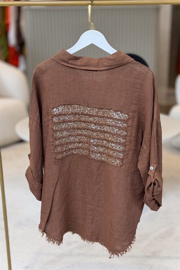 Sırtı Şerit Pullu Çift Cep Görünümlü Keten Gömlek Kahverengi Renk