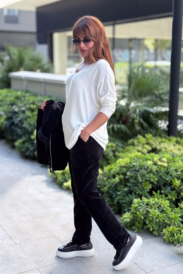 V Yaka Basic Triko Beyaz Renk