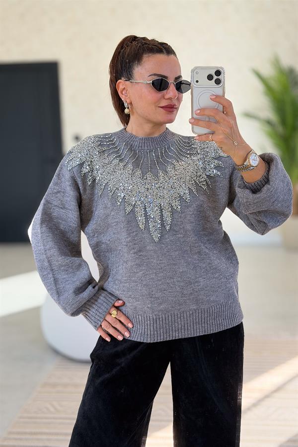 Yakası Boncuk İşlemeli Premium Kazak Gri Renk