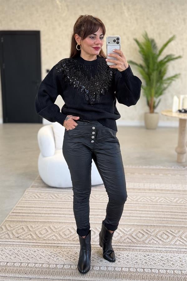 Yakası Boncuk İşlemeli Premium Kazak Siyah Renk