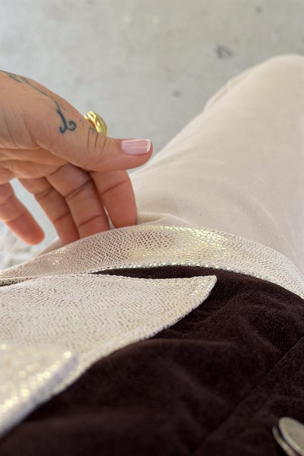 Yakası Kürklü Cepleri Laklı Kadife Ceket Kahverengi Renk