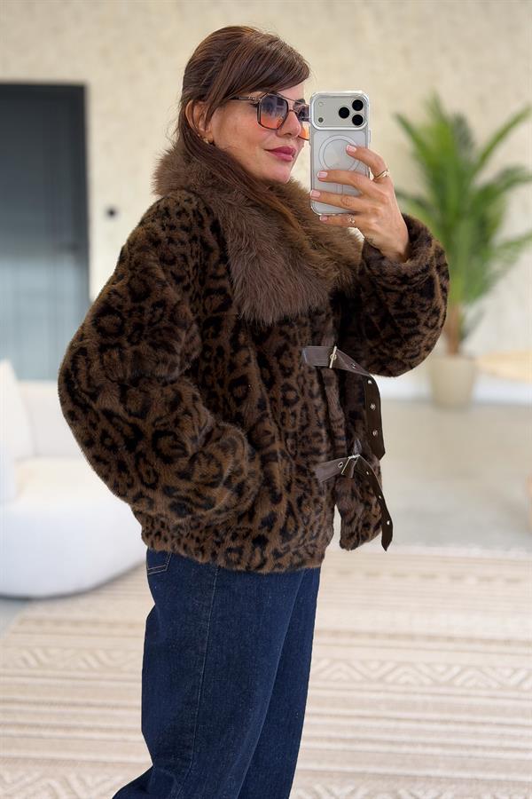 Yakası Kürklü Leopar Desen Kısa Kürk Kahverengi Renk