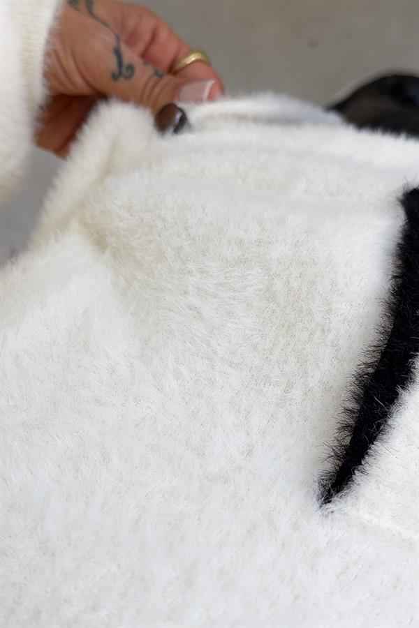 Yanları Büzgü Detaylı Kapüşonu Kürklü Angora Ceket Krem Renk