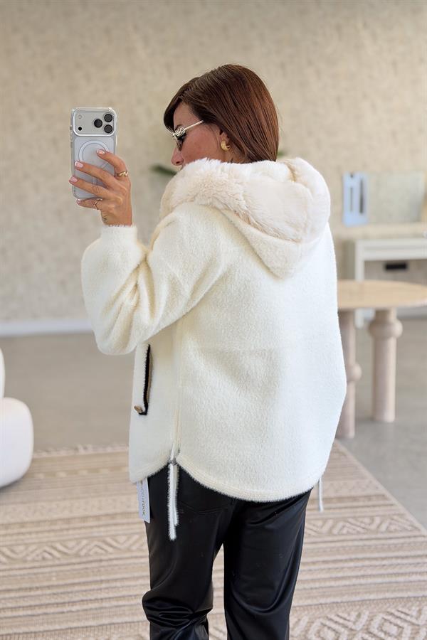 Yanları Büzgü Detaylı Kapüşonu Kürklü Angora Ceket Krem Renk