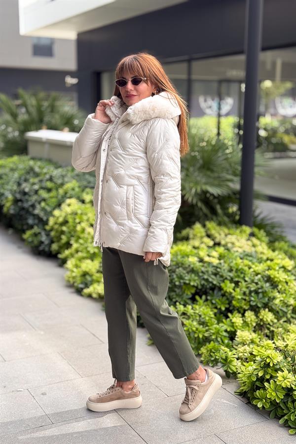 Yanları Büzgülü Dikiş Detaylı Şişme Mont Krem Renk